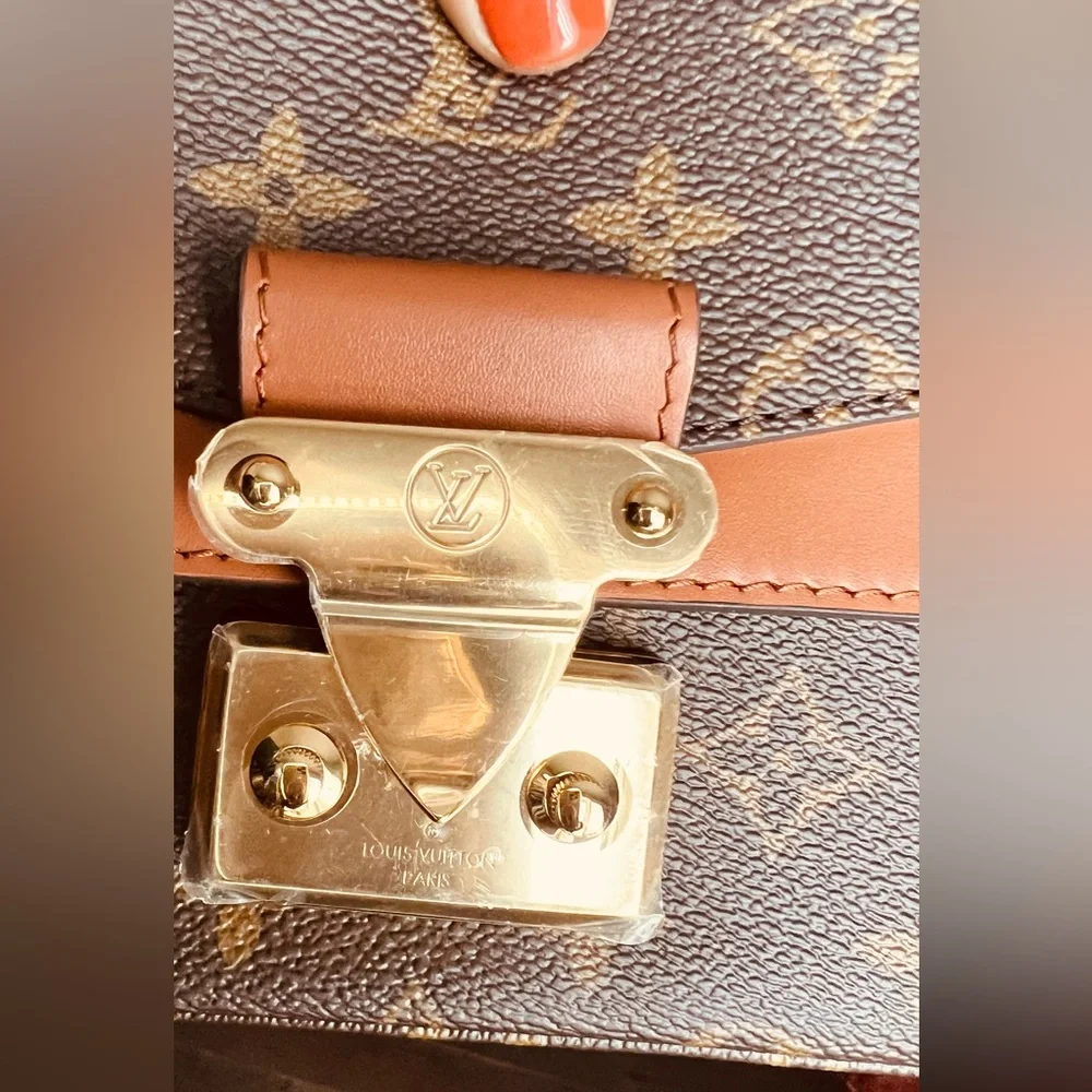 Authentic Louis Vuitton Monogram Marceau Flap Bag - Picture 7 of 16